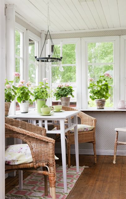 Airy Scandinavian Sunroom Designs | Small sunroom, Sunroom .