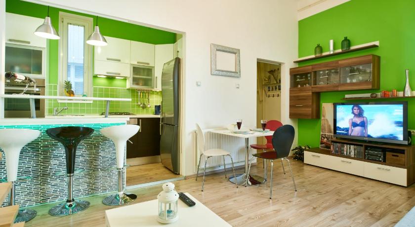Best Price on Studio Apartment Green Wall in Zagreb + Review