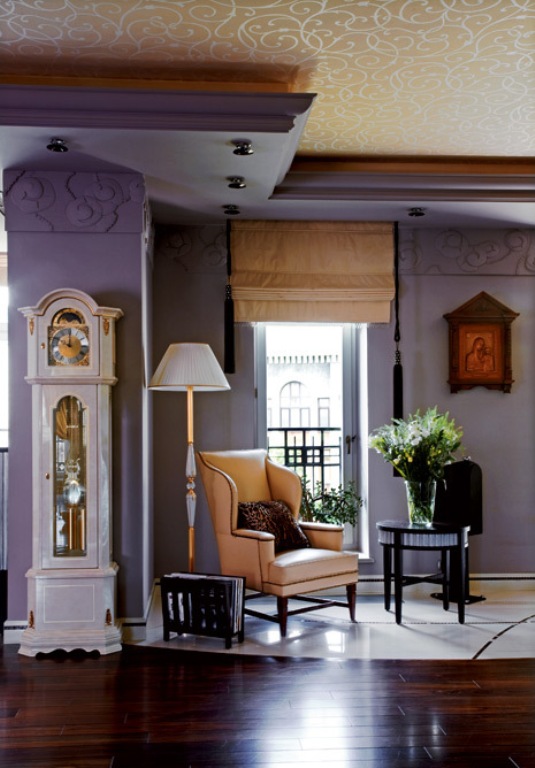 Traditional And Art-Deco Apartment With Lilac And Plum Violet .