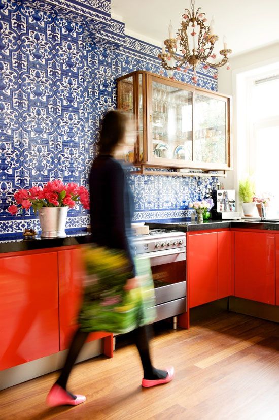 17 Awesome Bold Décor Ideas For Small Kitchens - DigsDi