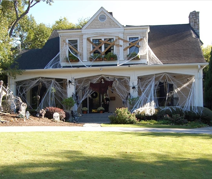 Easy, Last Minute Outdoor Halloween Decorating Idea, Great for a .