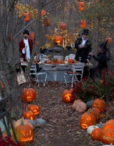 60 Awesome Outdoor Halloween Party Ideas | Vintage halloween party .