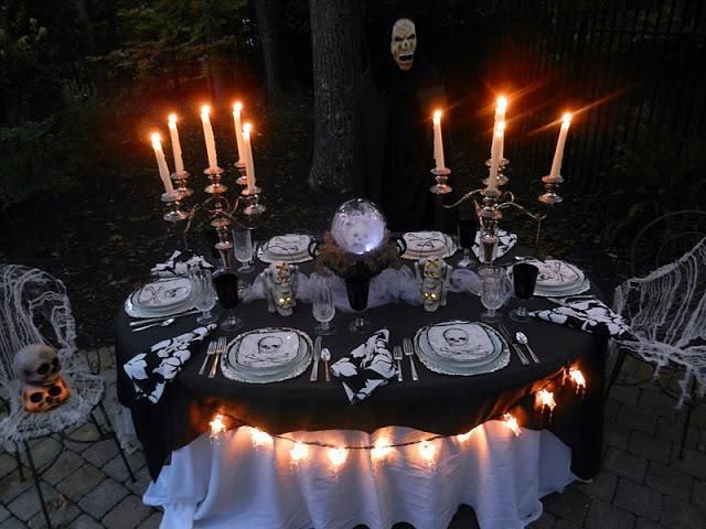 60 Awesome Outdoor Halloween Party Ideas | Halloween tablescape .
