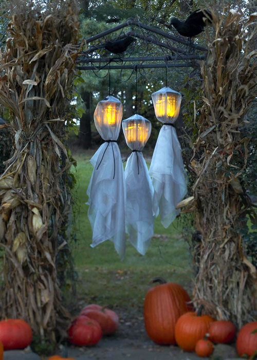 60 Awesome Outdoor Halloween Party Ideas - DigsDi