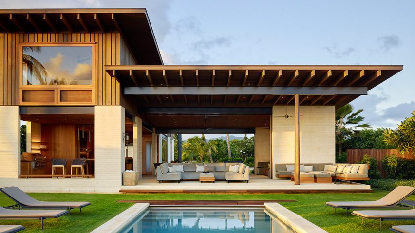 Walker Warner Architects creates open-air beach house in Hawa