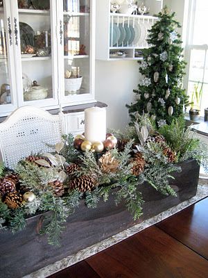 A Comfy Little Place of My Own | Christmas table decorations .
