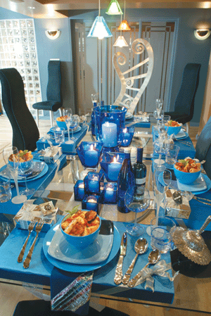 A Beautiful Hanukkah Dinner Setting | Hanukkah table setting .