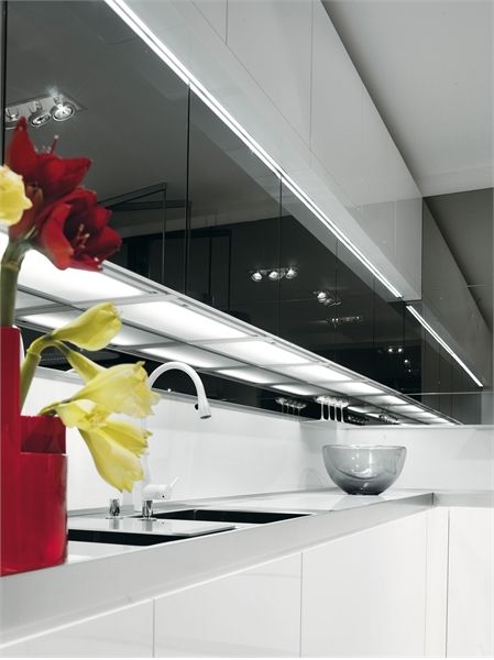 Black and White Kitchen Designs - Longline from Salvarani | Weisse .