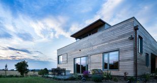 Cedar-clad Stackyard house by Mole Architects is based on rectori