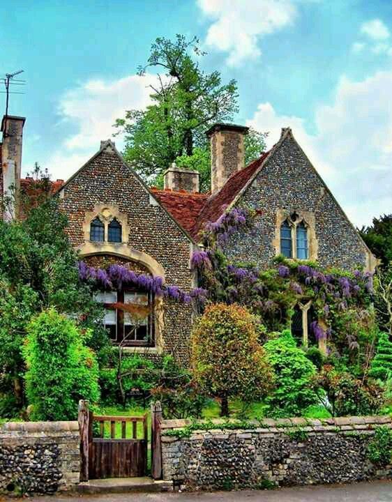 Classic Irish village house | English cottage, Irish houses, Irish .