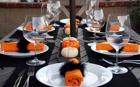22 Classy Minimal Halloween Décor Ideas | Halloween party dinner .