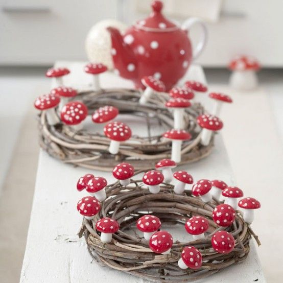 20 Cool And Colorful Thanksgiving Wreaths Ideas | DigsDigs teapot .