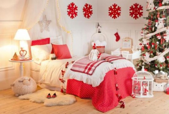 27 Cool And Fun Christmas Décor Ideas For Kids' Rooms - DigsDi