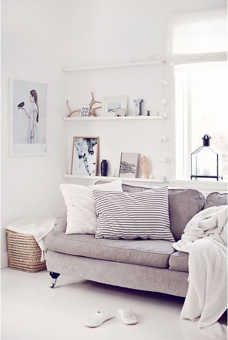 34 Cool Ways To Use Picture Ledges For Home Décor | Home living .
