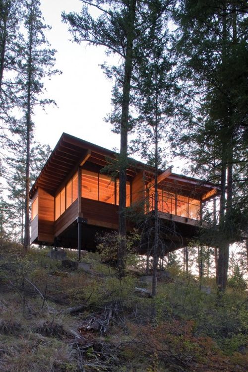 Cozy Cabin Retreat on Flathead Lake by Andersson-Wise Architects .