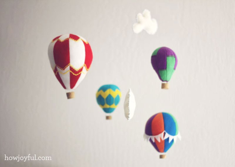 Lovely DIY Felt Hot Air Balloon Mobile | Kidsoman
