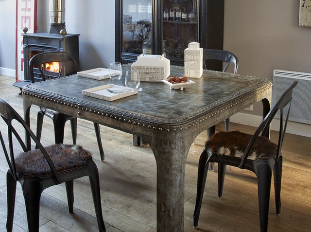 dining-room-decorating-ideas-industrial-chic-metal-table-g… | Flic