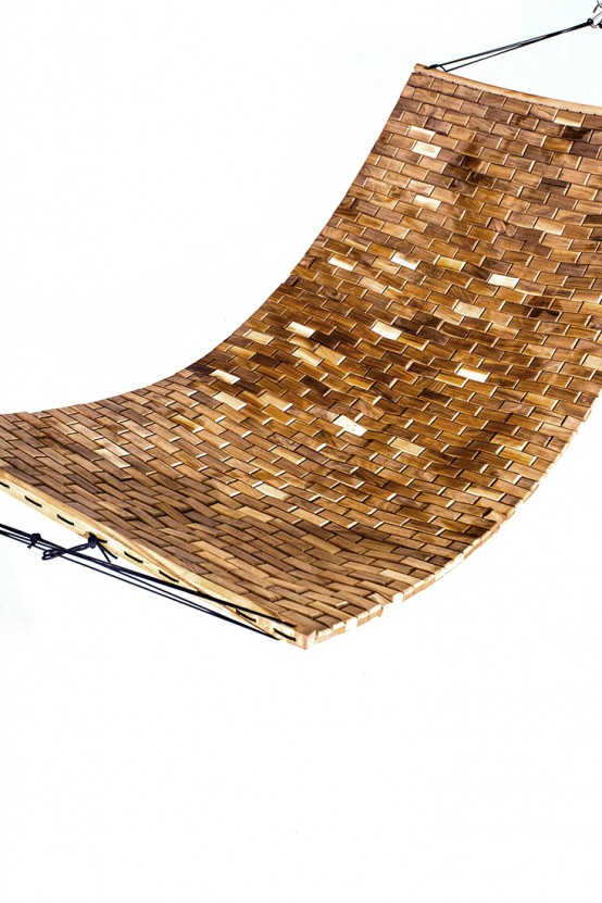 Handcrafted Walnut Para Hammock For Complete Relaxation - DigsDi