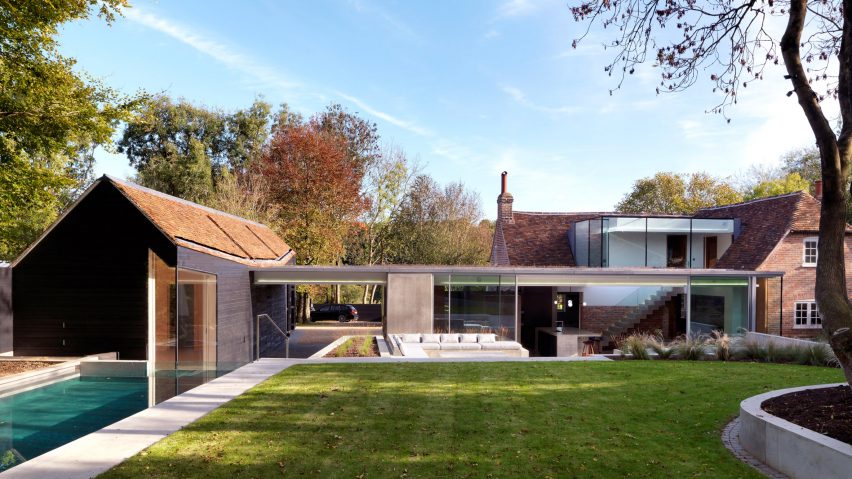 Guy Hollaway adds contemporary extension to his country cotta