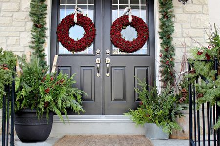 39 Best Christmas Porch Decoratio