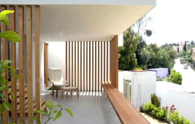 Casa Vila Cullell (With images) | Timber screens, Timber slats, Pat