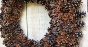 Classic Pinecone Wreath | Rustic wreath, Pinecone wreath, Natural .