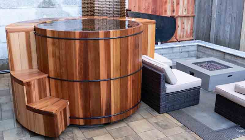Wooden Hot Tubs, Cedar Hot Tubs & Wood Soaking Tubs at RHTu