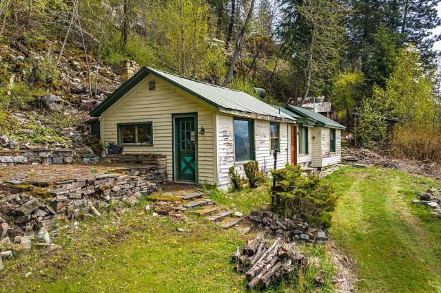 c.1920 Cozy Small Home w/ Amazing Lake & Mountain Views in Hope ID .
