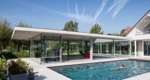 Glass And Concrete Pool House by Lieven Dejaeghe