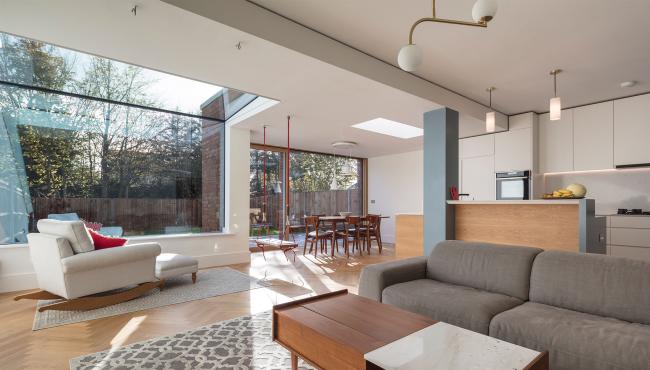 Creating a sunny living space with a seamless connection to the .