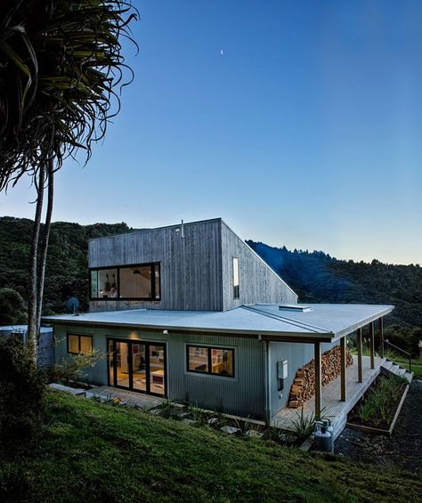 Family Retreat House Inspired by New Zealand's Backcountry Huts .
