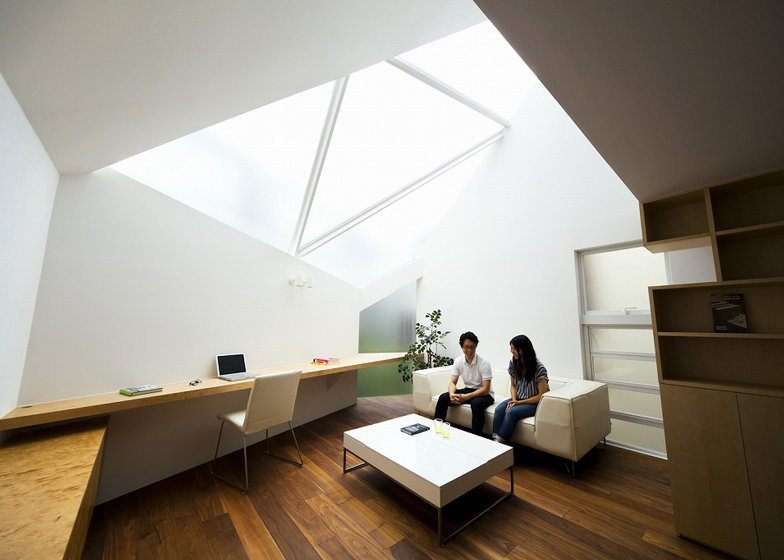 Tokyo house by Atelier Tekuto with skylight to "frame the sk