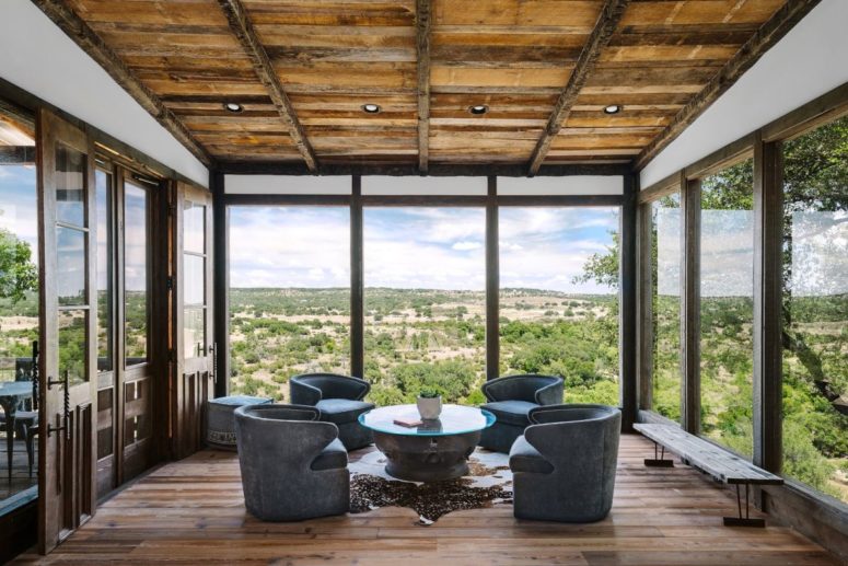 Contemporary Ranch House With Amazing Views - DigsDi