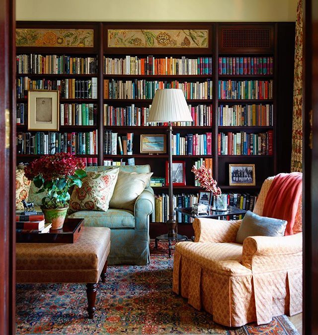 The cozy, dark wood library with verre eglomise by @miriamellner .