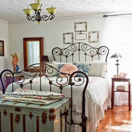 Tips and Ideas for Decorating a Bedroom in Vintage Sty