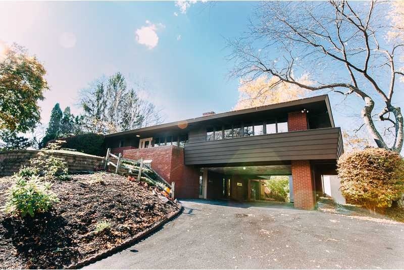 10 Mid-Century Modern Listings Just in Time for 'Mad Me