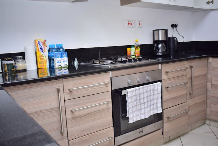 Cosy, Minimalist, African-Chic Apt in Westlands - Apartments for .