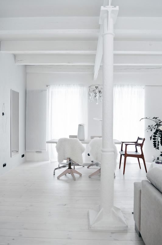 Minimalist And Airy White Loft From A Forge | White interior .