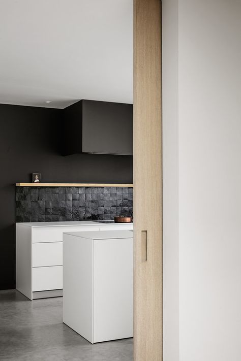 Kitchen and more | Kitchen cabinet design, Minimalist kitchen .