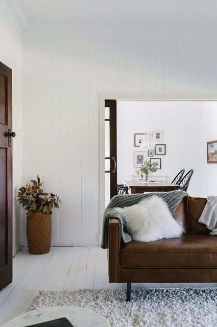 A Tranquil Aussie Farmhouse Minimalistic Interior / Aussie Style .