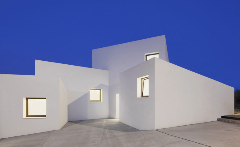 Minimalist MM House Constructed Of White Boxes - DigsDi