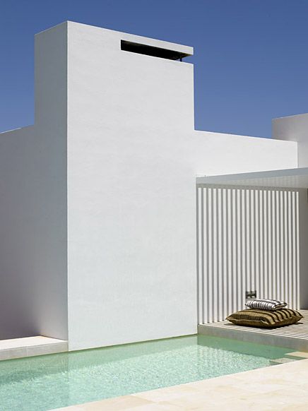 Minimalist White Summer House | HomeDesignBoa