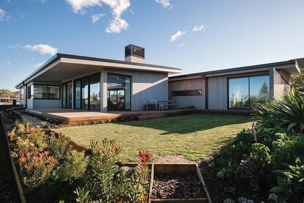 Silver House Modern Home in Gisborne, Gisborne, New Zealand by… on .