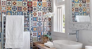 31 Multi-Color Tiled Bathroom Designs - DigsDi