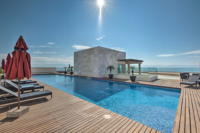 Coastal Mexico Penthouse w/Views & Rooftop Pool! UPDATED 2020 .