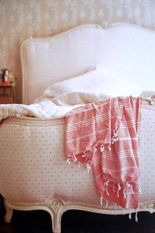 living in pink. | Feminine bedroom design, Feminine bedroom .