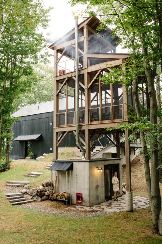 A Passive House and “Sauna Tower” Join a 19th-Century Barn in the .