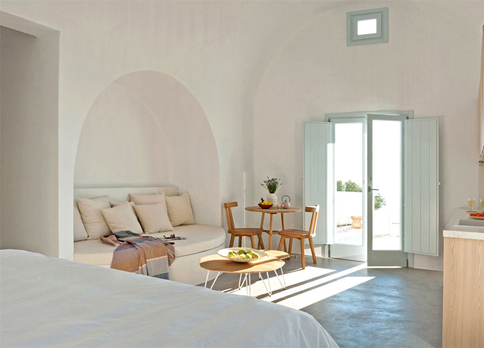 Holiday Home on the Santorini Island by Kapsimalis Architects .