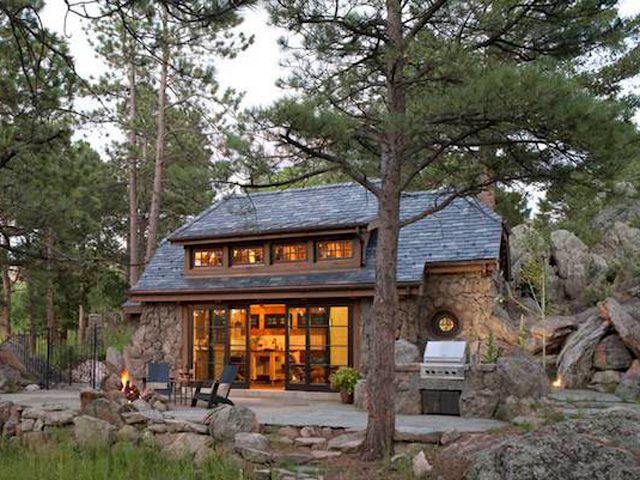 A Perfectly Rustic Tiny Mountain Home in Colorado | Mountain .
