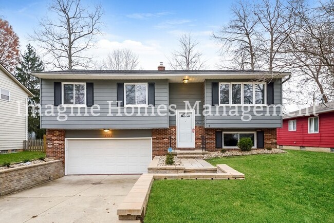 Beautifully Remodeled Split Level in Solon - House for Rent in .